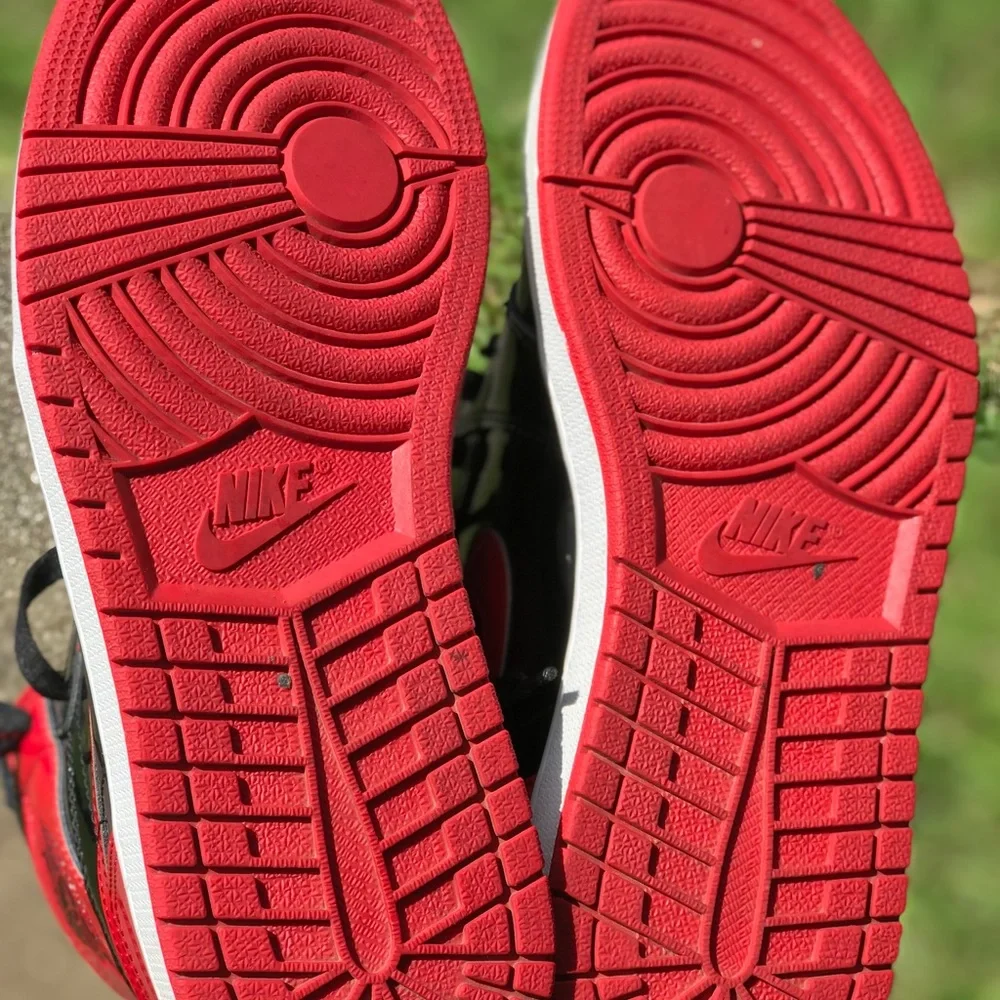 Air Jordan 1 Retro High OG Patent Bred Size 10